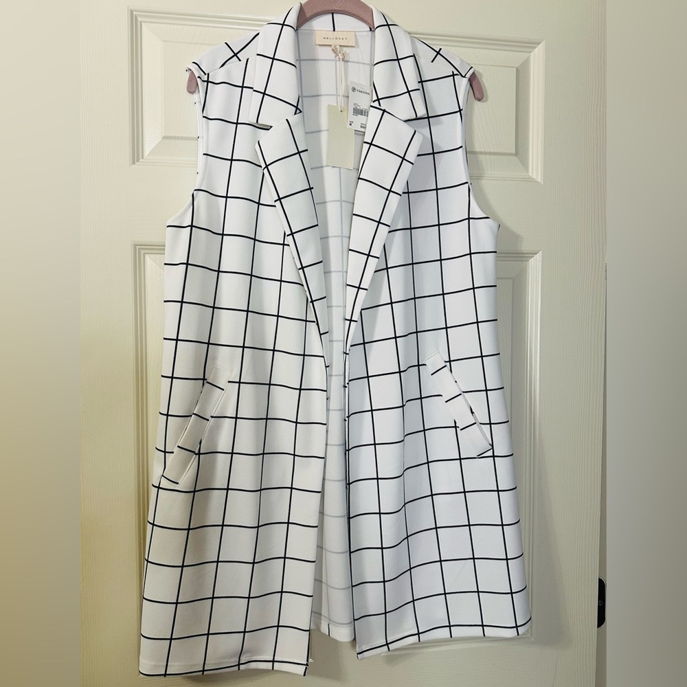 Versona White and Black Grid Sleeveless Blouse/Vest